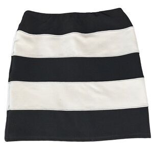 Xhileration black and white skirt size small